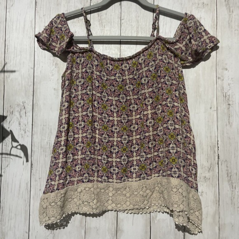 Xhilaration XS Cold Shoulder Top Kids Pink Blue Medallion Excellent Lace Trim